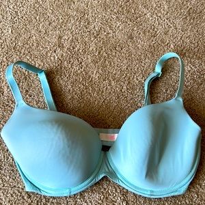 PINK Victoria’s Secret Wear Everywhere 34DD bra